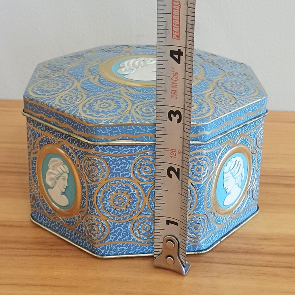 Vintage Octagon Embossed Cameo Drop Candy Tin England Blue White Gold - Picture 9 of 10